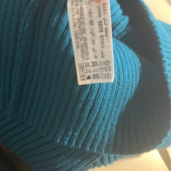 NWT. Zara Blue Cropped Mock Neck Sweater. Size S, M. - Picture 8 of 8